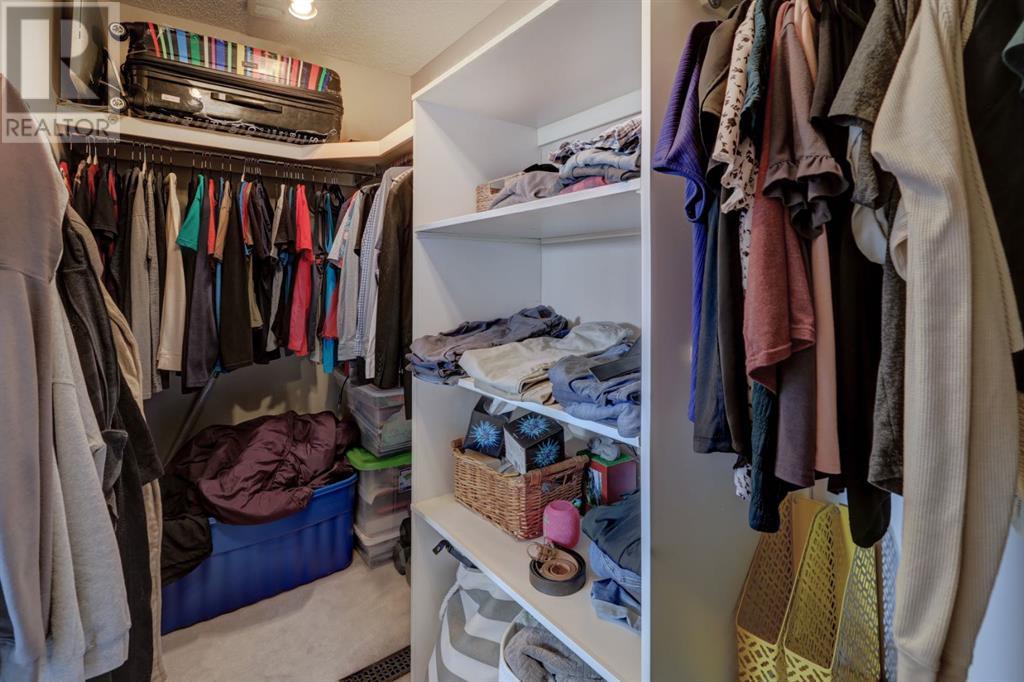 Single Family House for Sale in   Silver Springs Road NW Silver Springs Calgary 