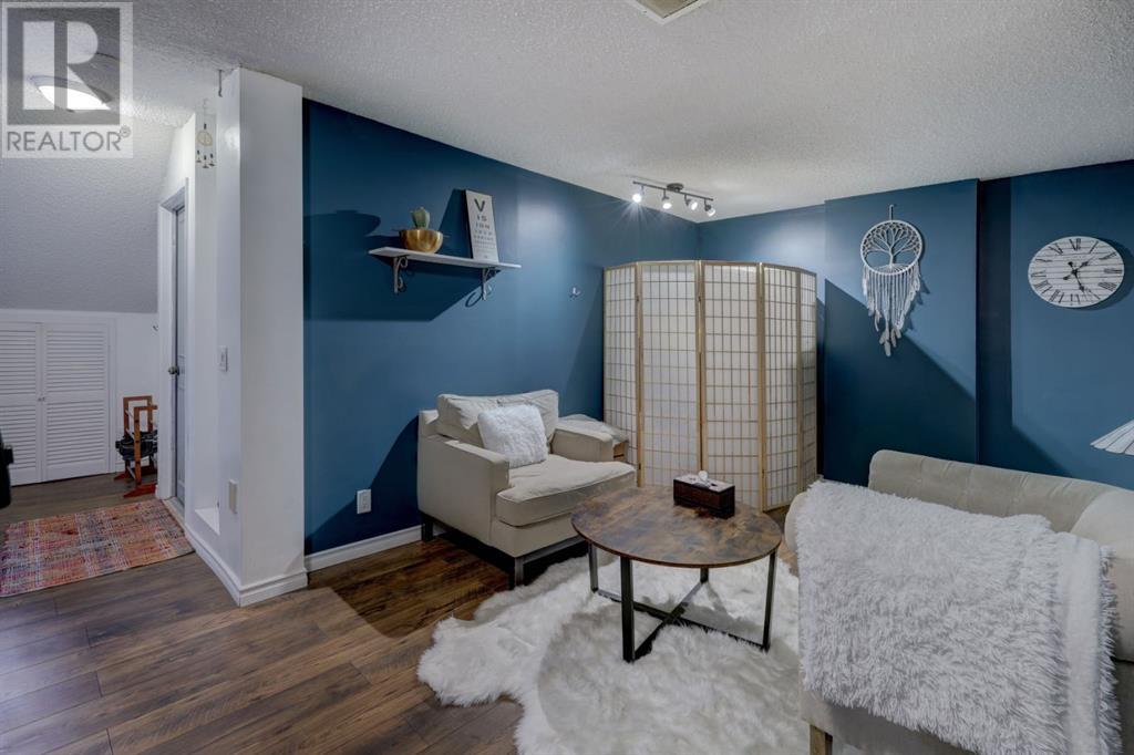 Single Family House for Sale in   Silver Springs Road NW Silver Springs Calgary 