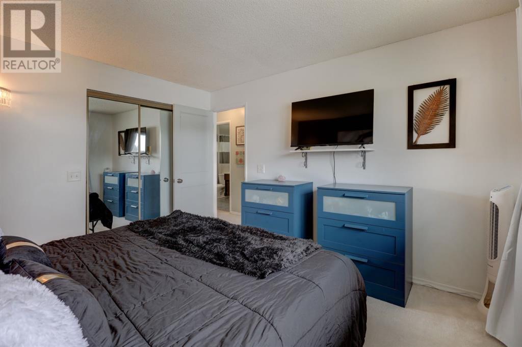 Single Family House for Sale in   Silver Springs Road NW Silver Springs Calgary 