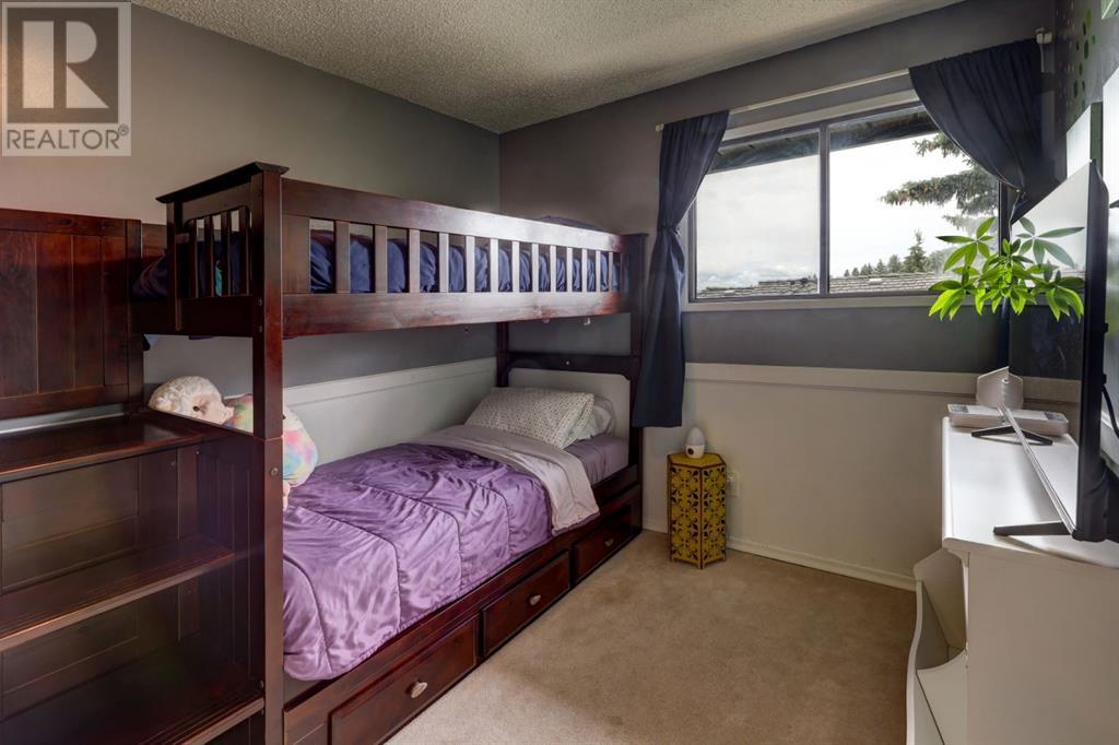 Single Family House for Sale in   Silver Springs Road NW Silver Springs Calgary 