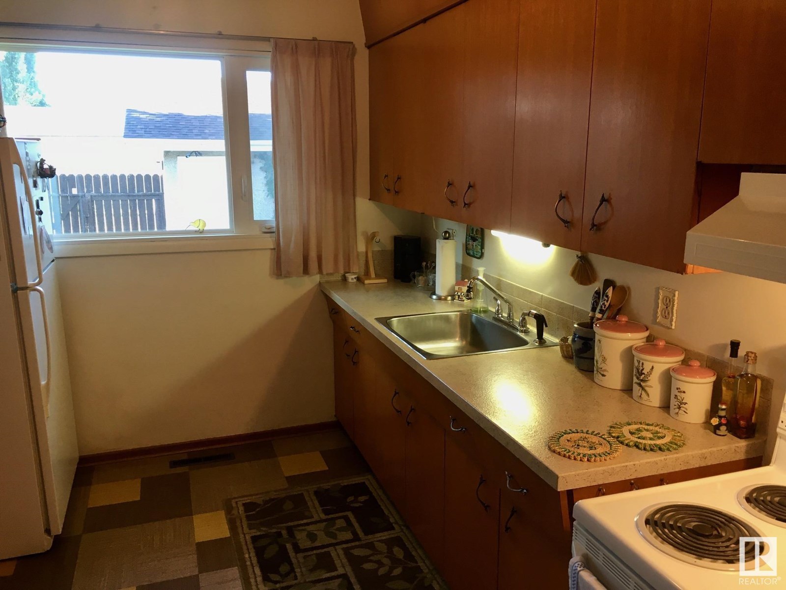 Photo 23 of 16206 83 Av Nw, Edmonton AB
