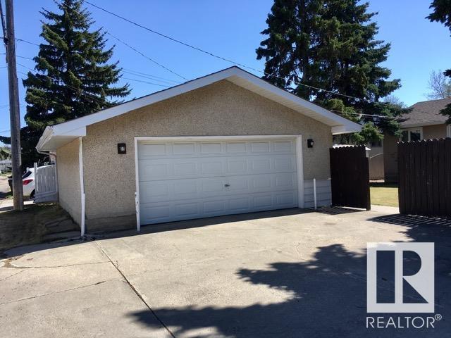 Photo 6 of 16206 83 Av Nw, Edmonton AB
