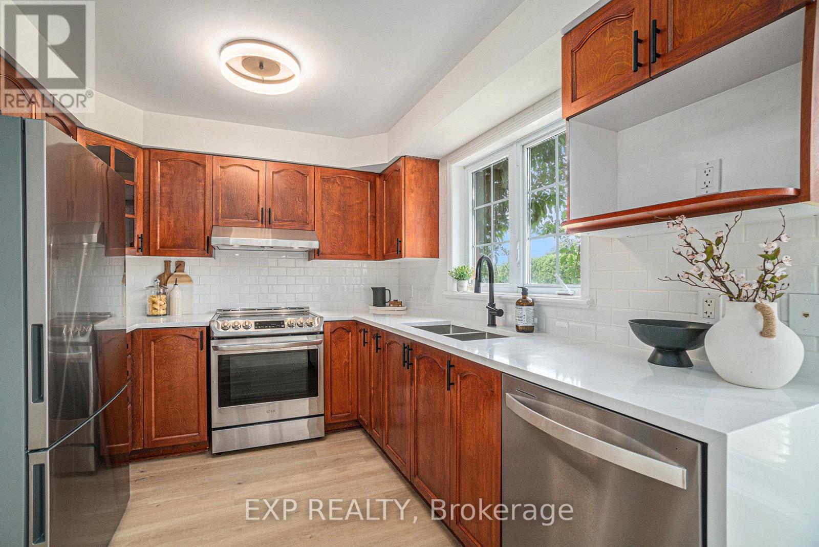https://ddfcdn.realtor.ca/listing/TS638880905589270000/reb76/highres/7/x12167767_5.jpg