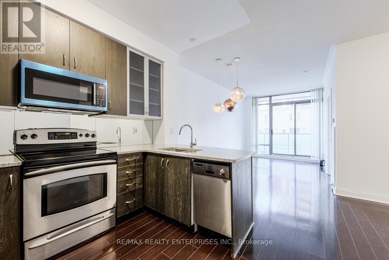 Photo 5 of 315 18 Yorkville Avenue, Toronto ON