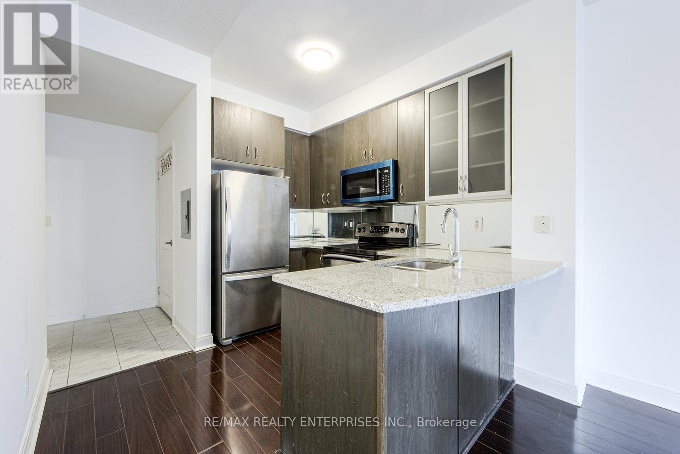 Photo 23 of 315 18 Yorkville Avenue, Toronto ON