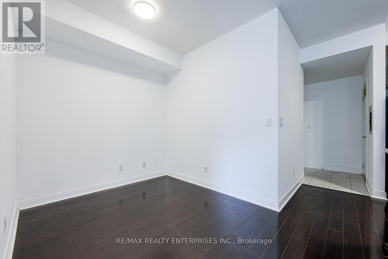 Photo 28 of 315 18 Yorkville Avenue, Toronto ON