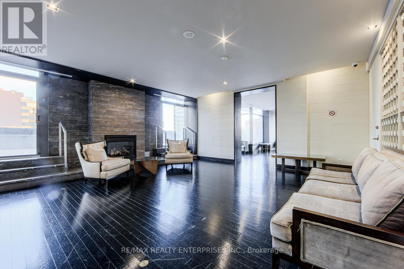 Photo 39 of 315 18 Yorkville Avenue, Toronto ON
