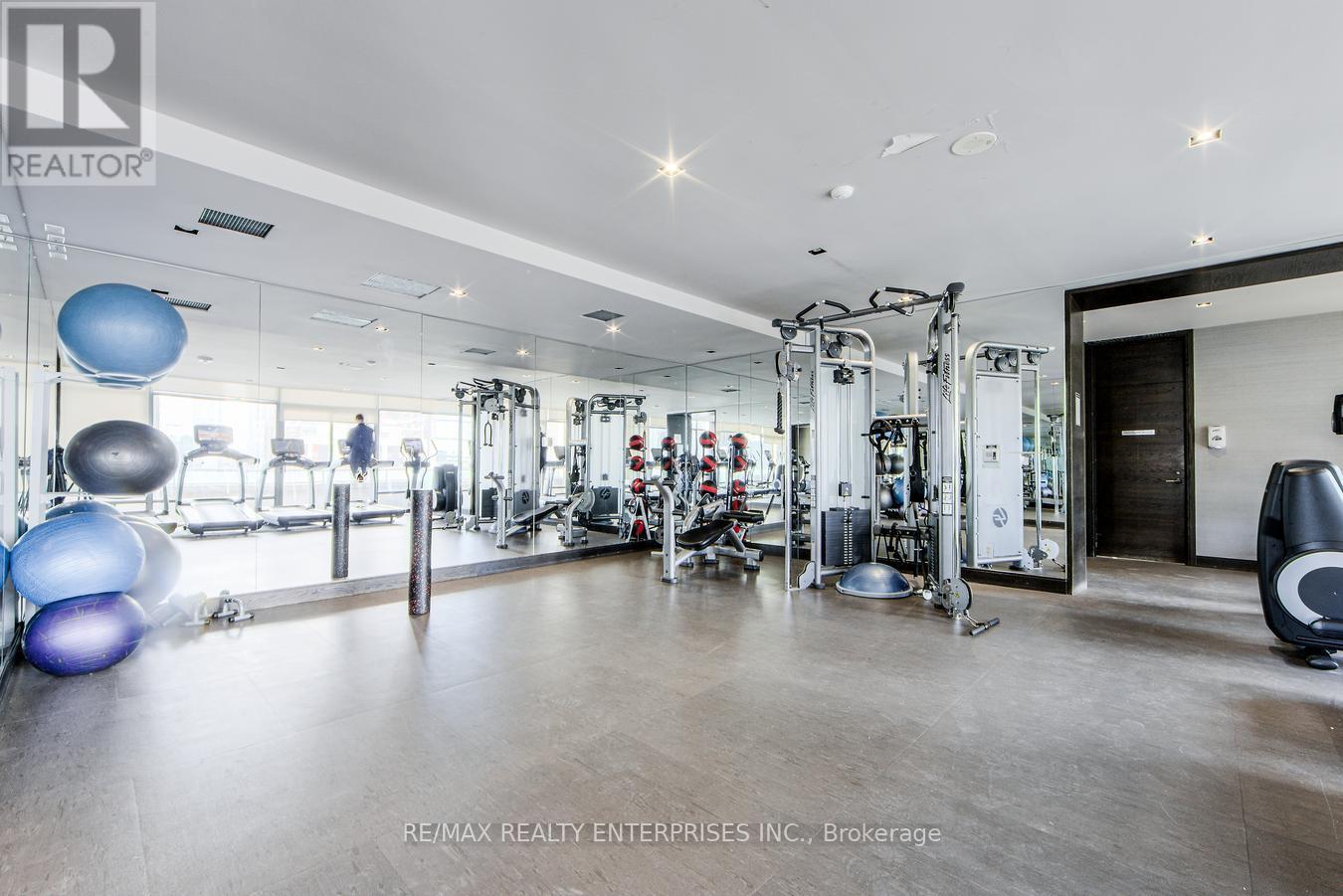 Photo 37 of 315 18 Yorkville Avenue, Toronto ON