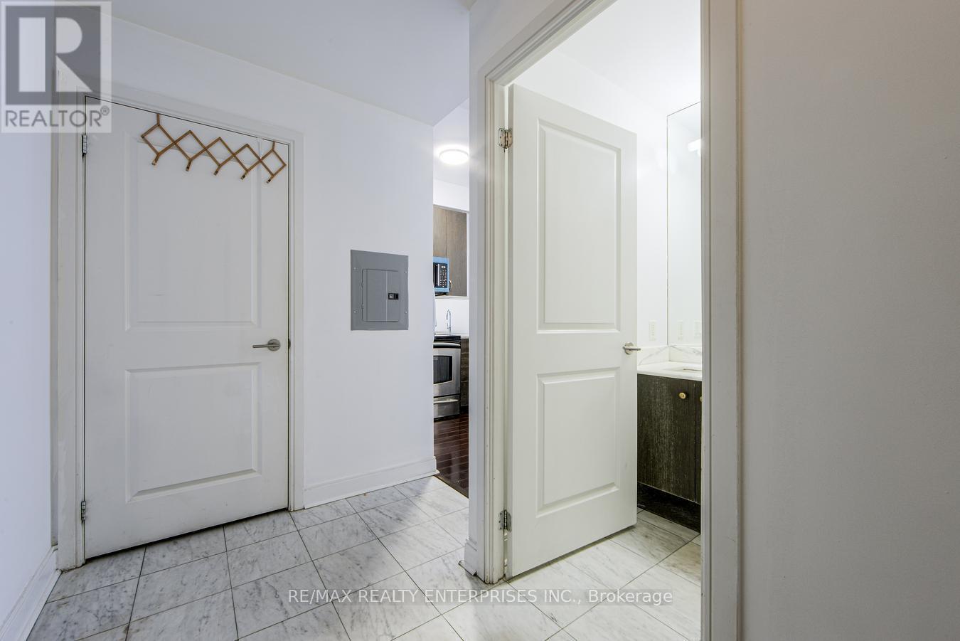 Photo 11 of 315 18 Yorkville Avenue, Toronto ON