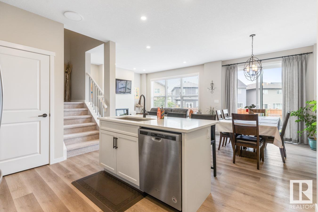 Photo 11 of 22706 95 A Av Nw, Edmonton AB