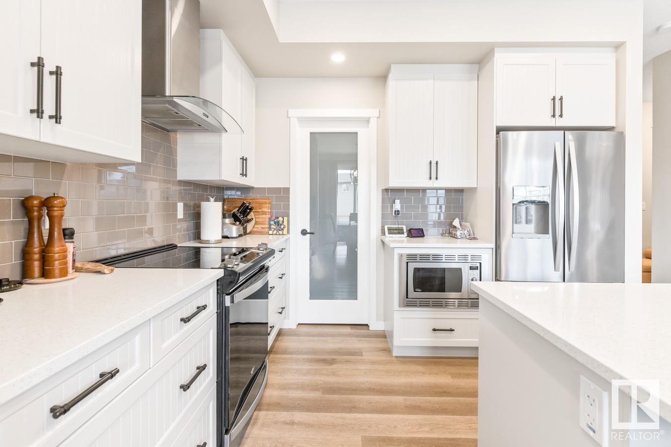 Photo 10 of 22706 95 A Av Nw, Edmonton AB