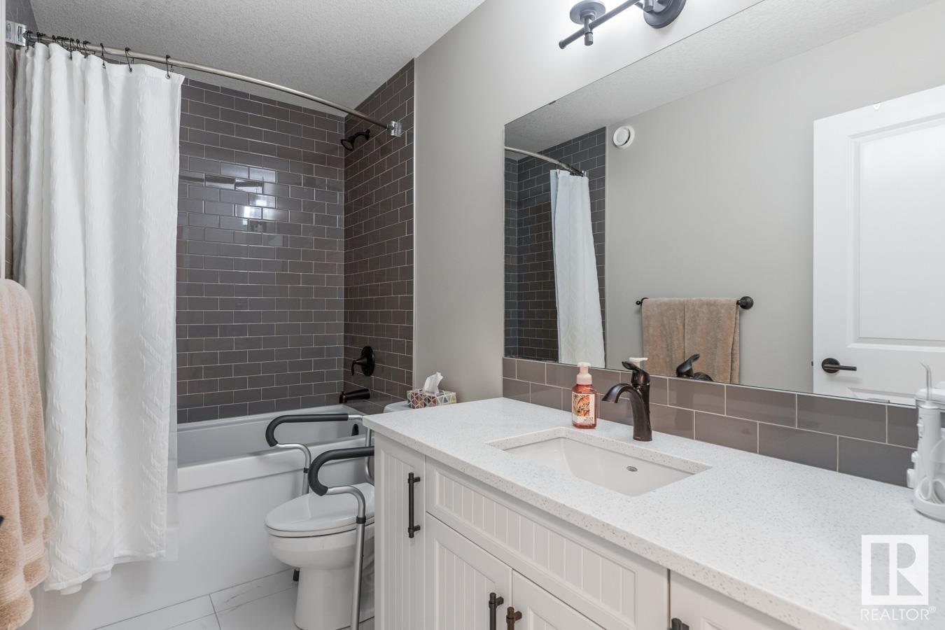 Photo 27 of 22706 95 A Av Nw, Edmonton AB