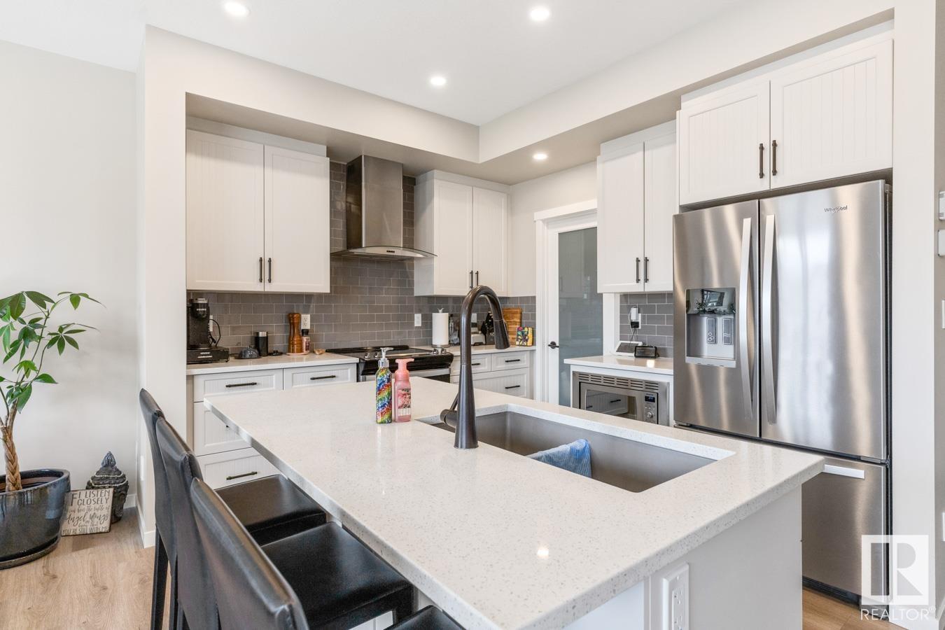 Photo 9 of 22706 95 A Av Nw, Edmonton AB