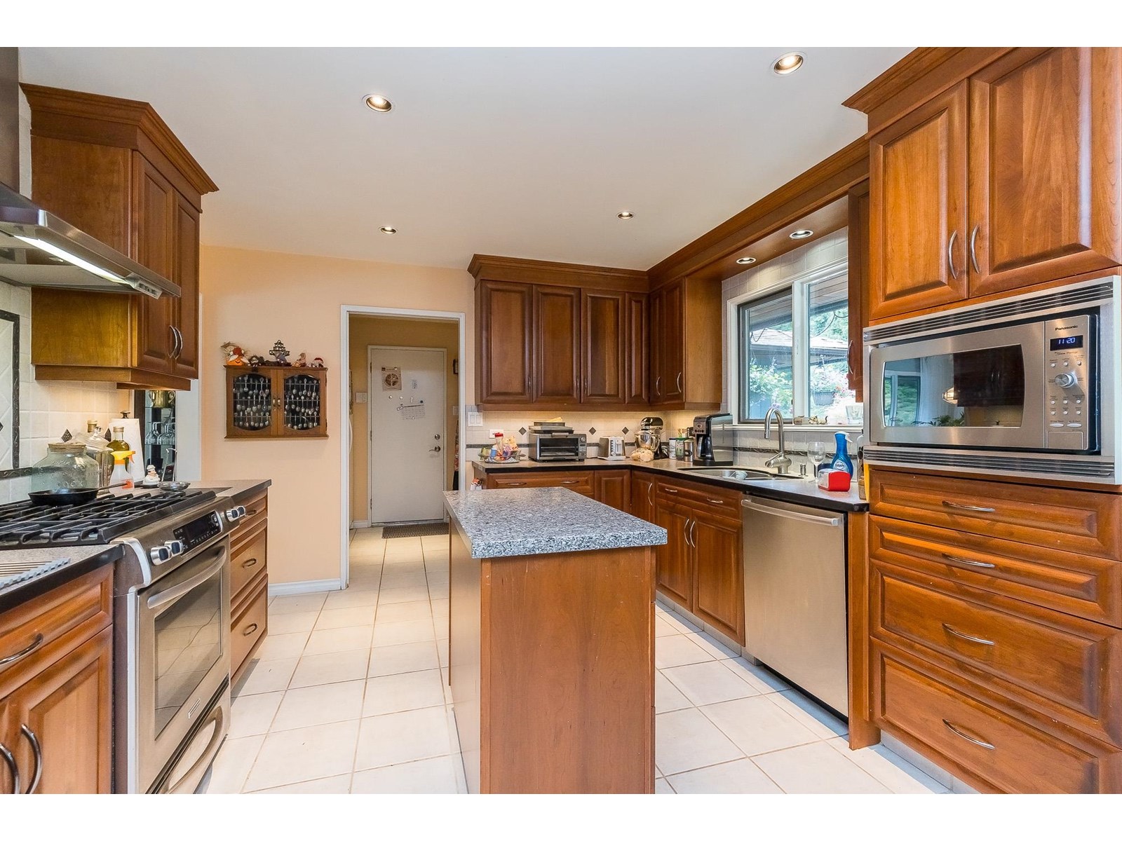 Photo 2 of 20244 27 Avenue, Langley BC