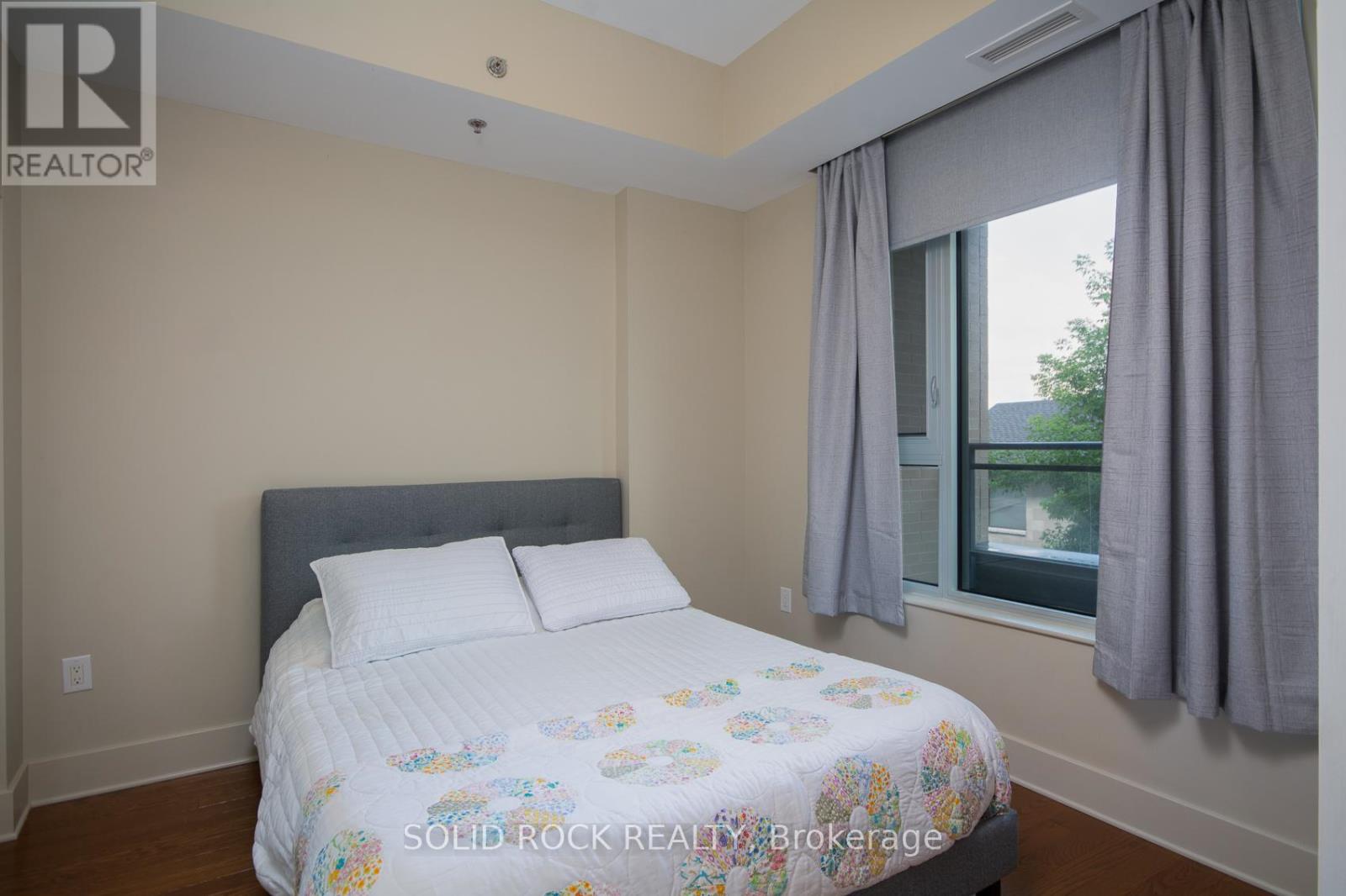 Photo 14 of 208 101 Richmond Road, Ottawa ON