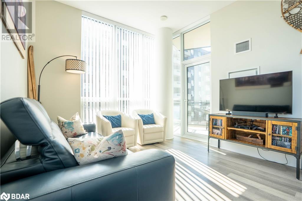Photo 13 of 111 Worsley Street Unit Ph 5, Barrie ON