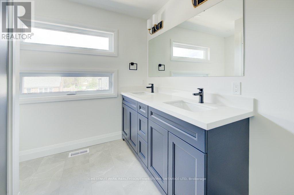 Photo 9 of 575 Guelph Street, Kitchener ON