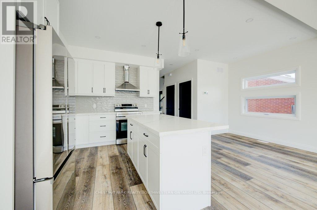 Photo 12 of 575 Guelph Street, Kitchener ON