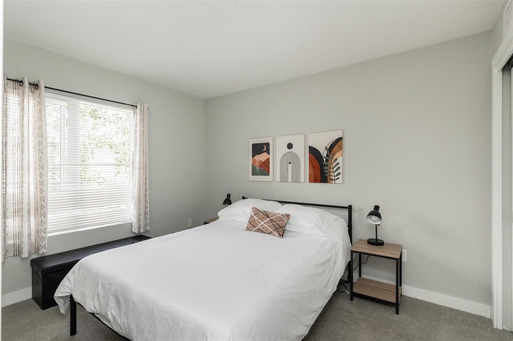 Photo 6 of 235 235 Bridgeland Drive S, Winnipeg MB