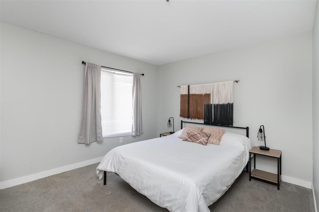 Photo 7 of 235 235 Bridgeland Drive S, Winnipeg MB