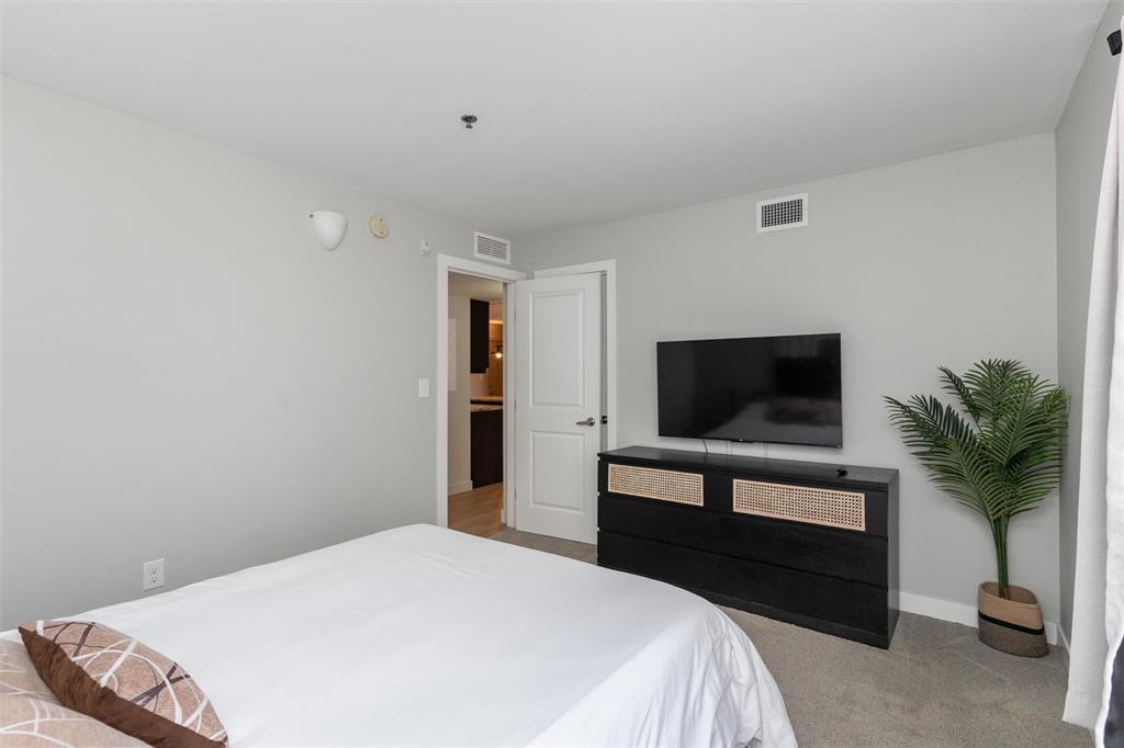 Photo 19 of 235 235 Bridgeland Drive S, Winnipeg MB