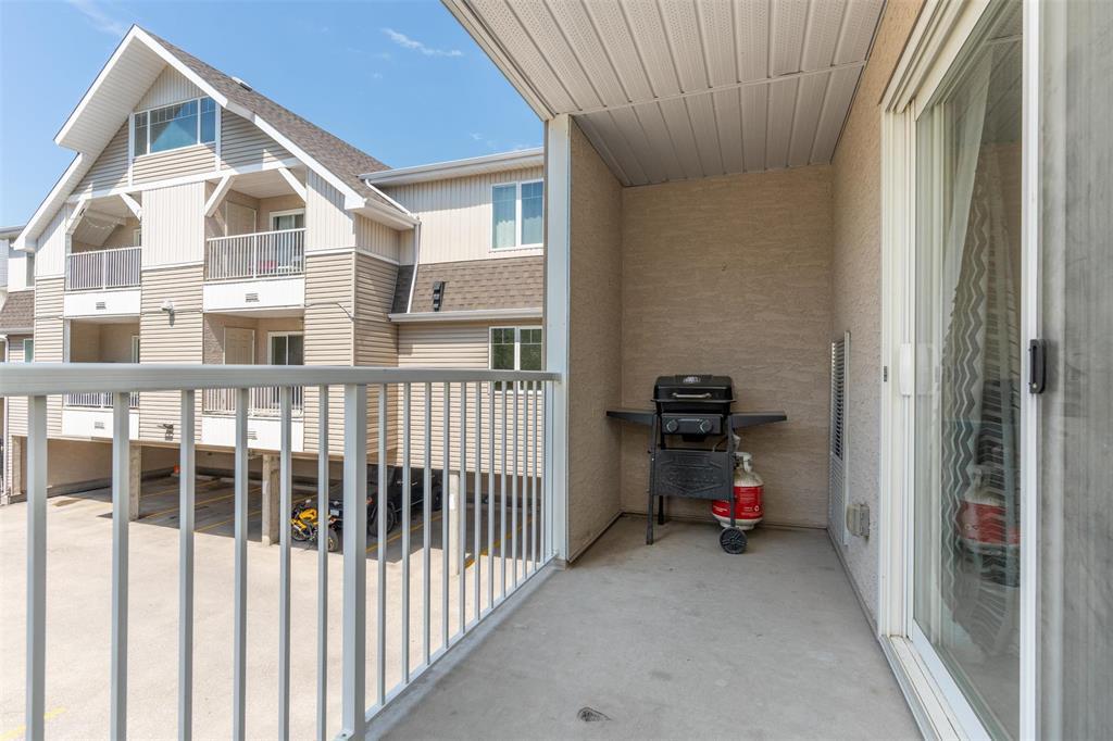 Photo 20 of 235 235 Bridgeland Drive S, Winnipeg MB