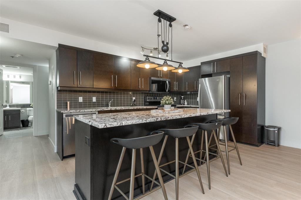 Photo 16 of 235 235 Bridgeland Drive S, Winnipeg MB