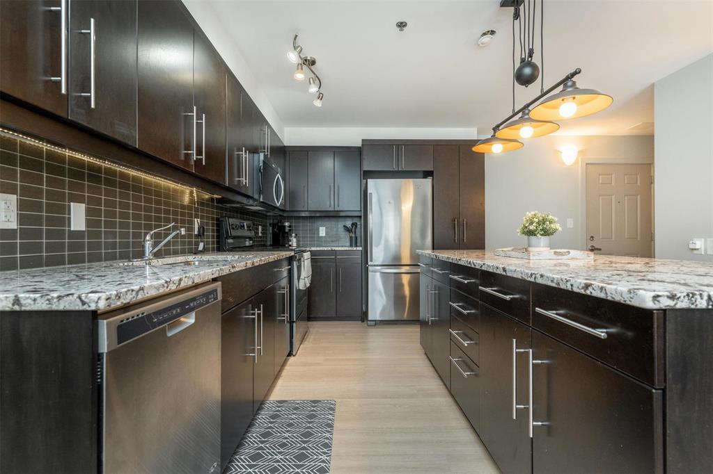 Photo 15 of 235 235 Bridgeland Drive S, Winnipeg MB