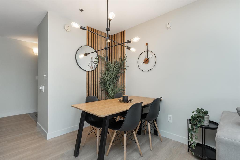 Photo 12 of 235 235 Bridgeland Drive S, Winnipeg MB