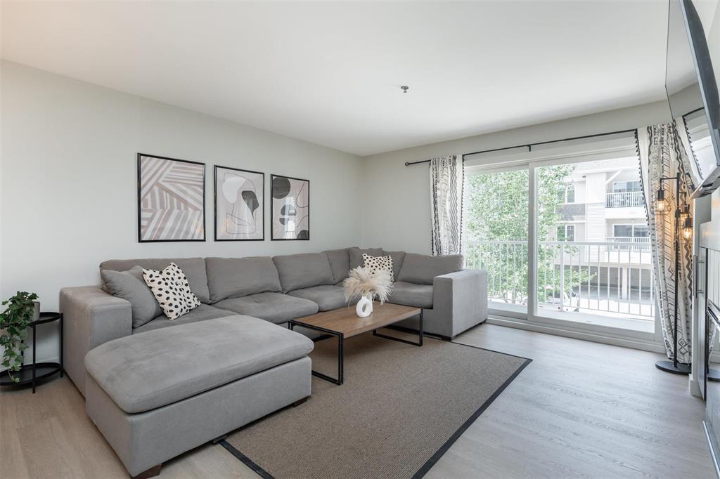 Photo 14 of 235 235 Bridgeland Drive S, Winnipeg MB