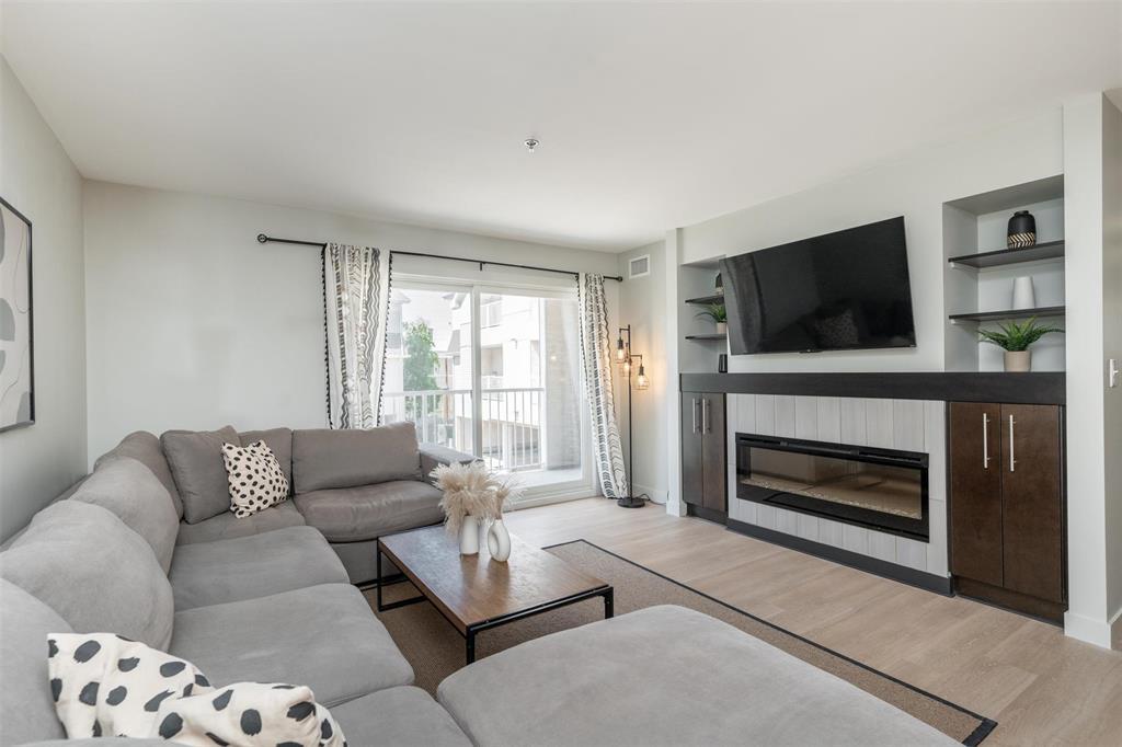 Photo 2 of 235 235 Bridgeland Drive S, Winnipeg MB