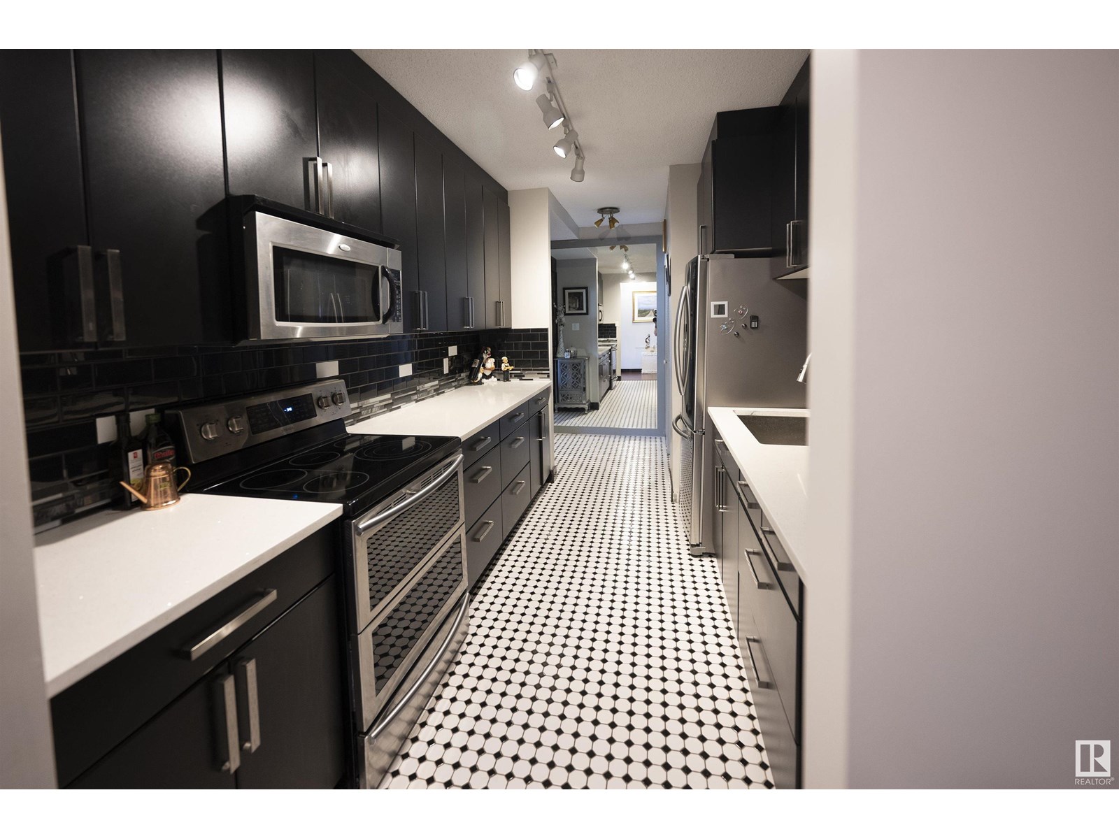 Photo 46 of 701 9809 110 St Nw, Edmonton AB