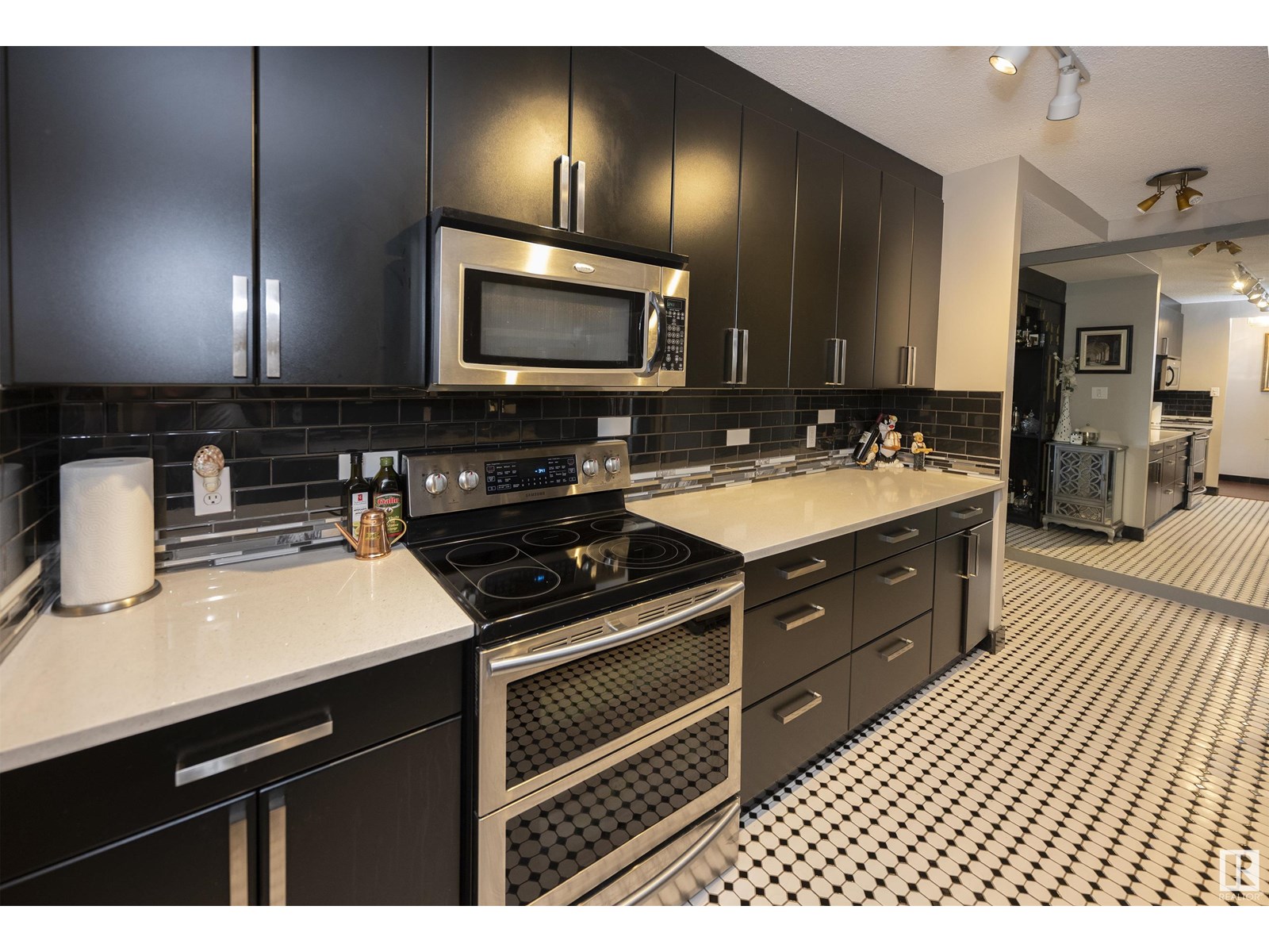 Photo 47 of 701 9809 110 St Nw, Edmonton AB