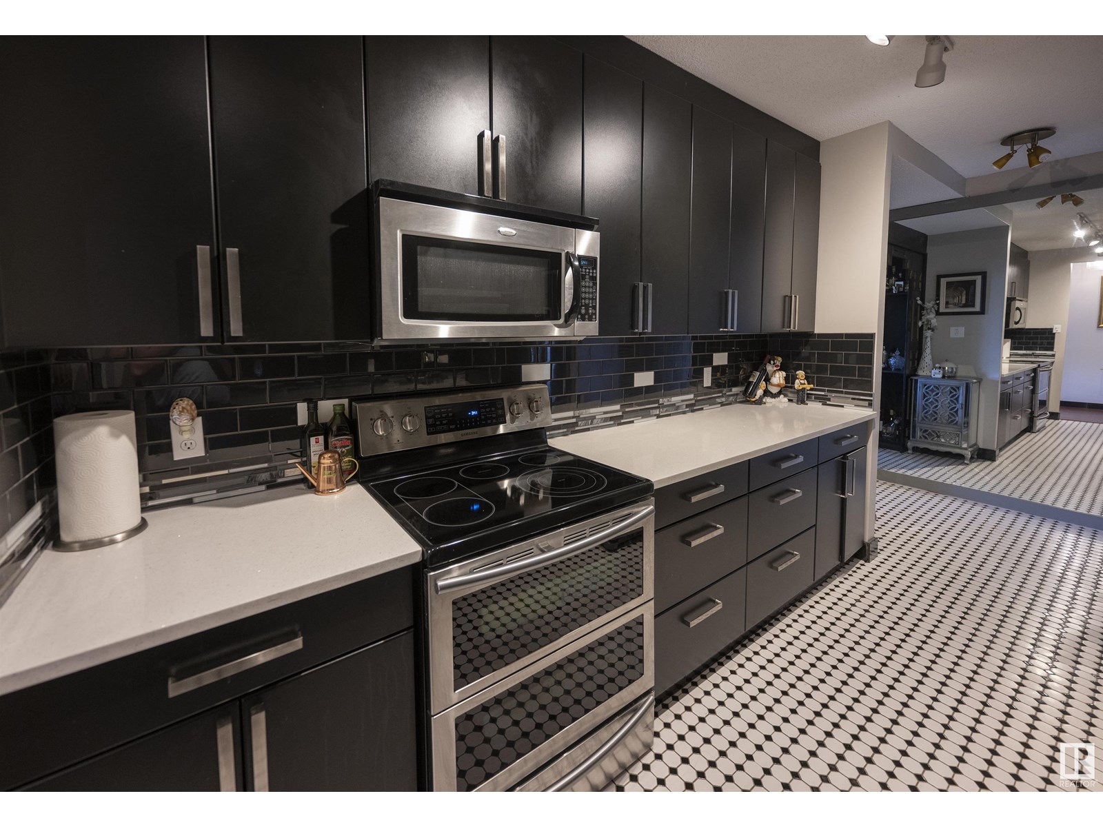Photo 38 of 701 9809 110 St Nw, Edmonton AB