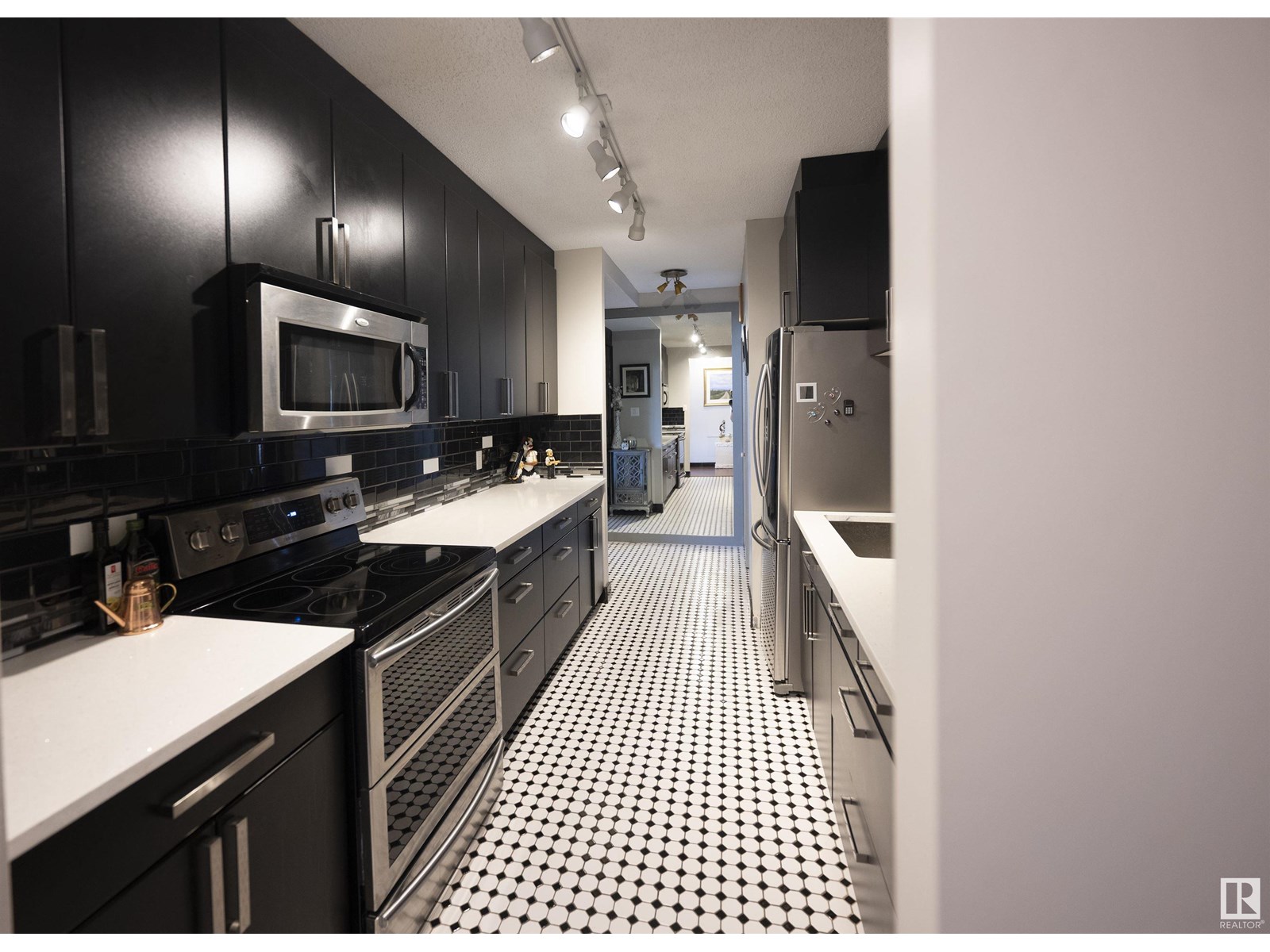 Photo 41 of 701 9809 110 St Nw, Edmonton AB