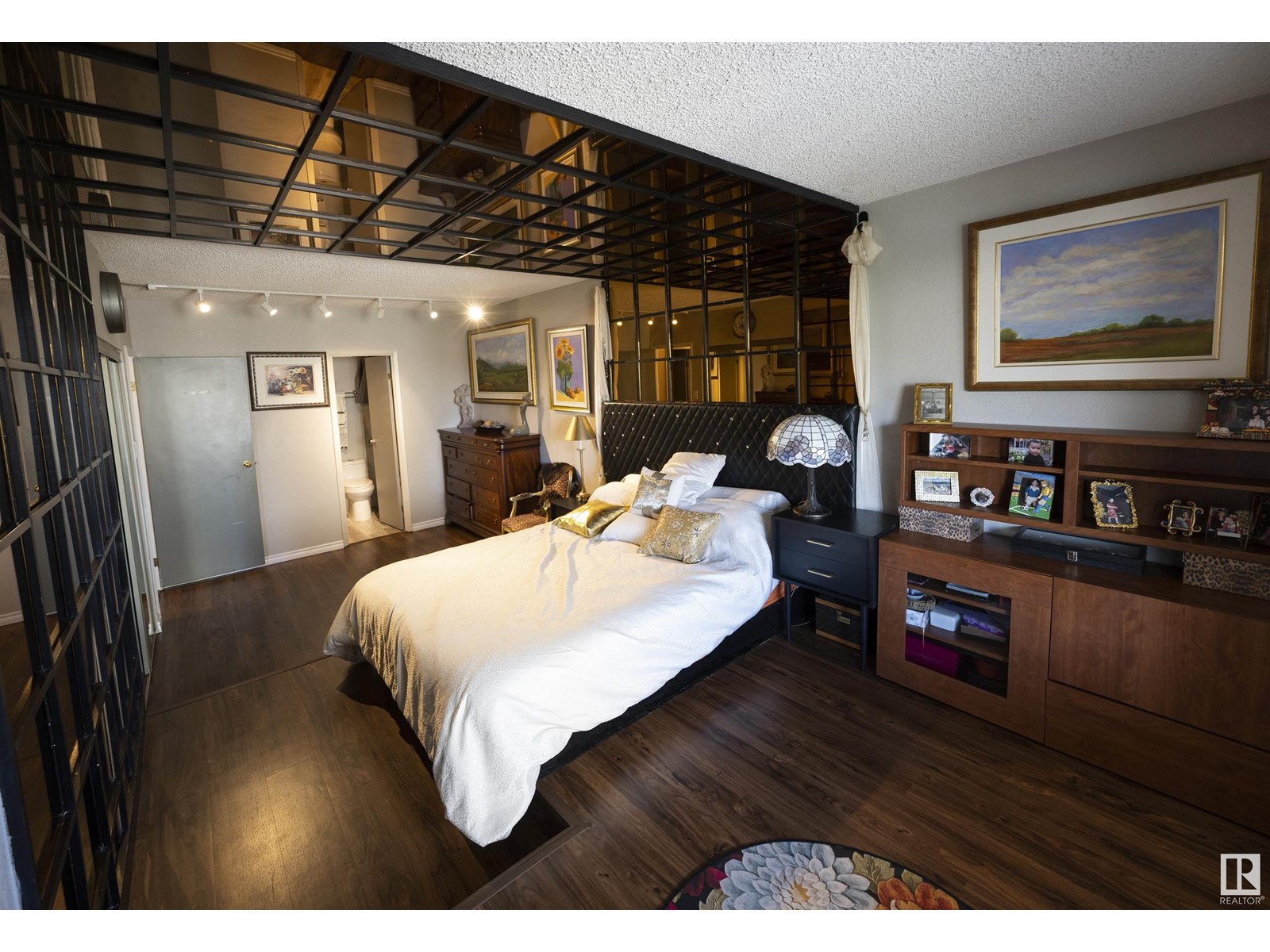 Photo 13 of 701 9809 110 St Nw, Edmonton AB