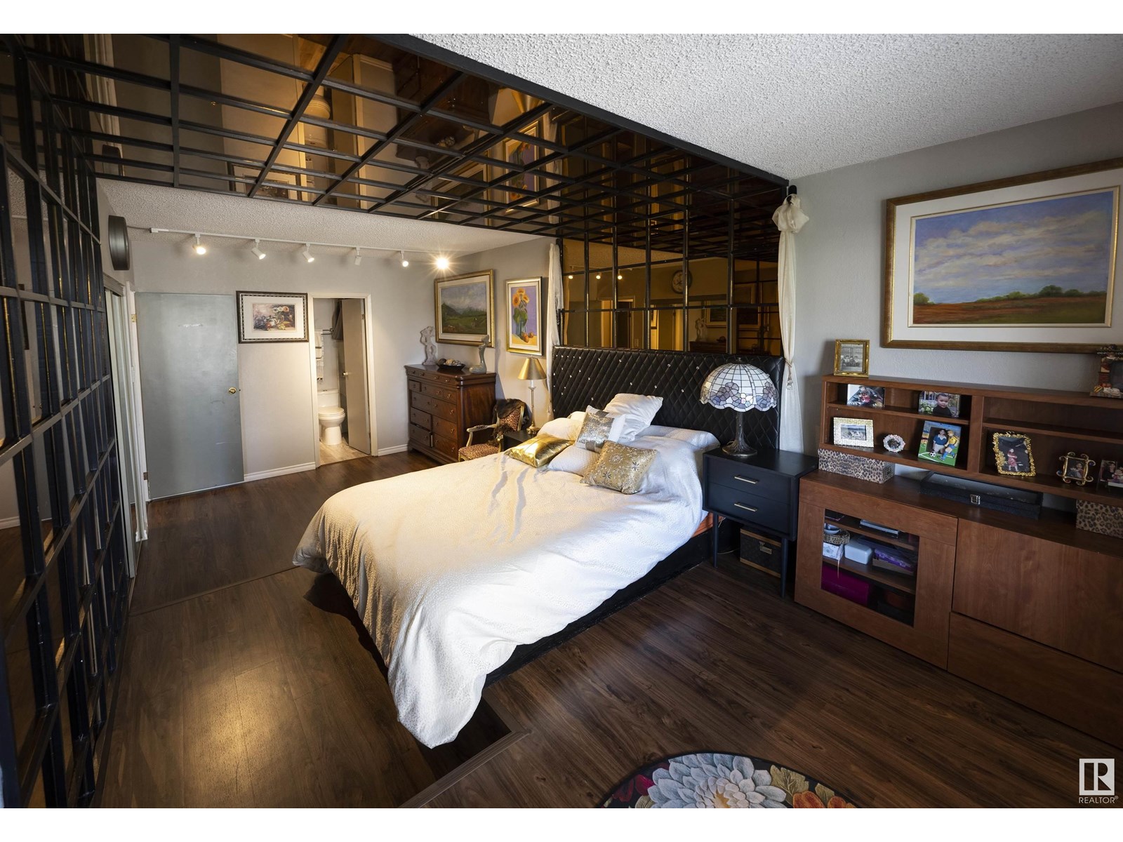 Photo 10 of 701 9809 110 St Nw, Edmonton AB
