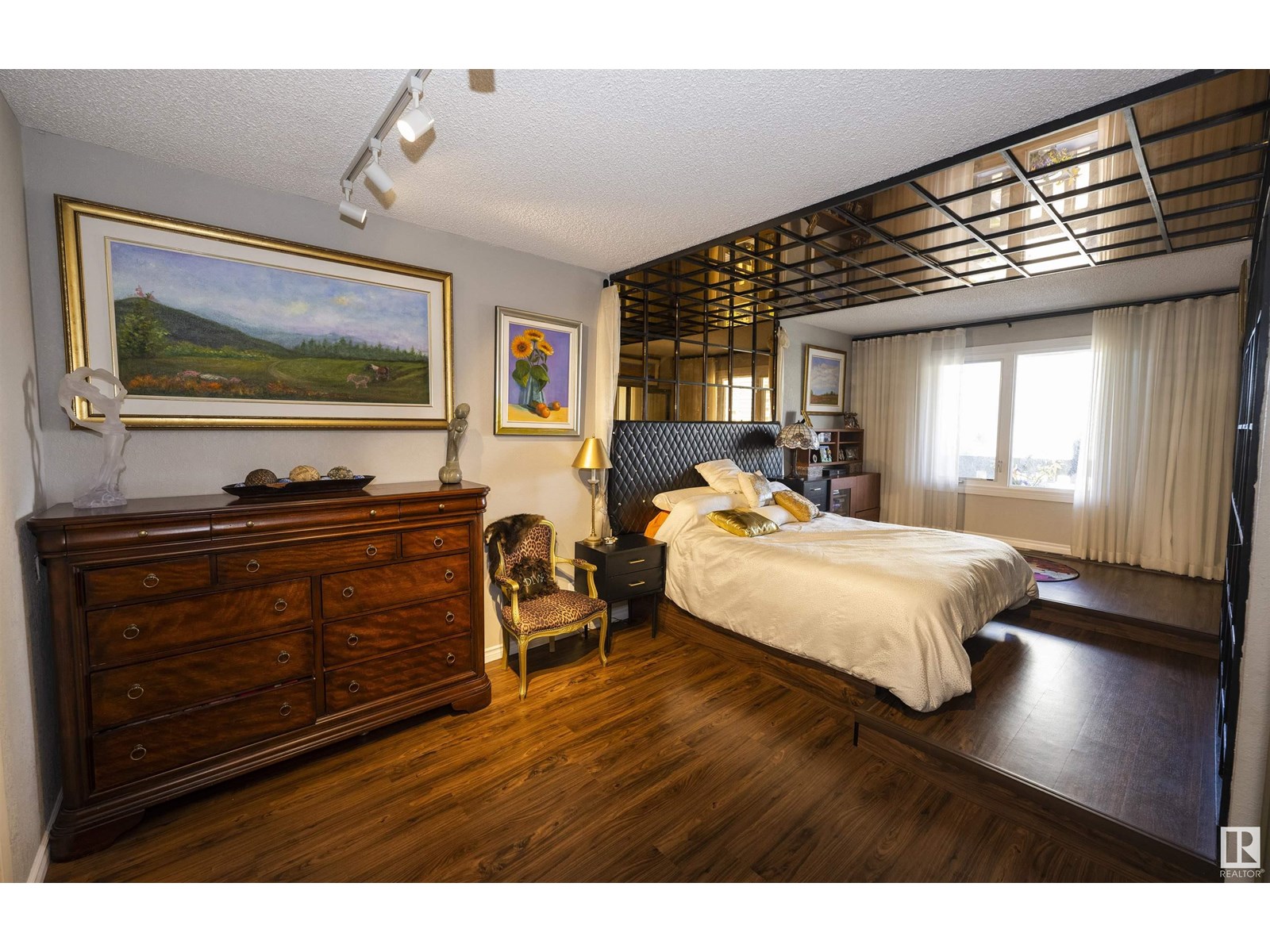 Photo 9 of 701 9809 110 St Nw, Edmonton AB