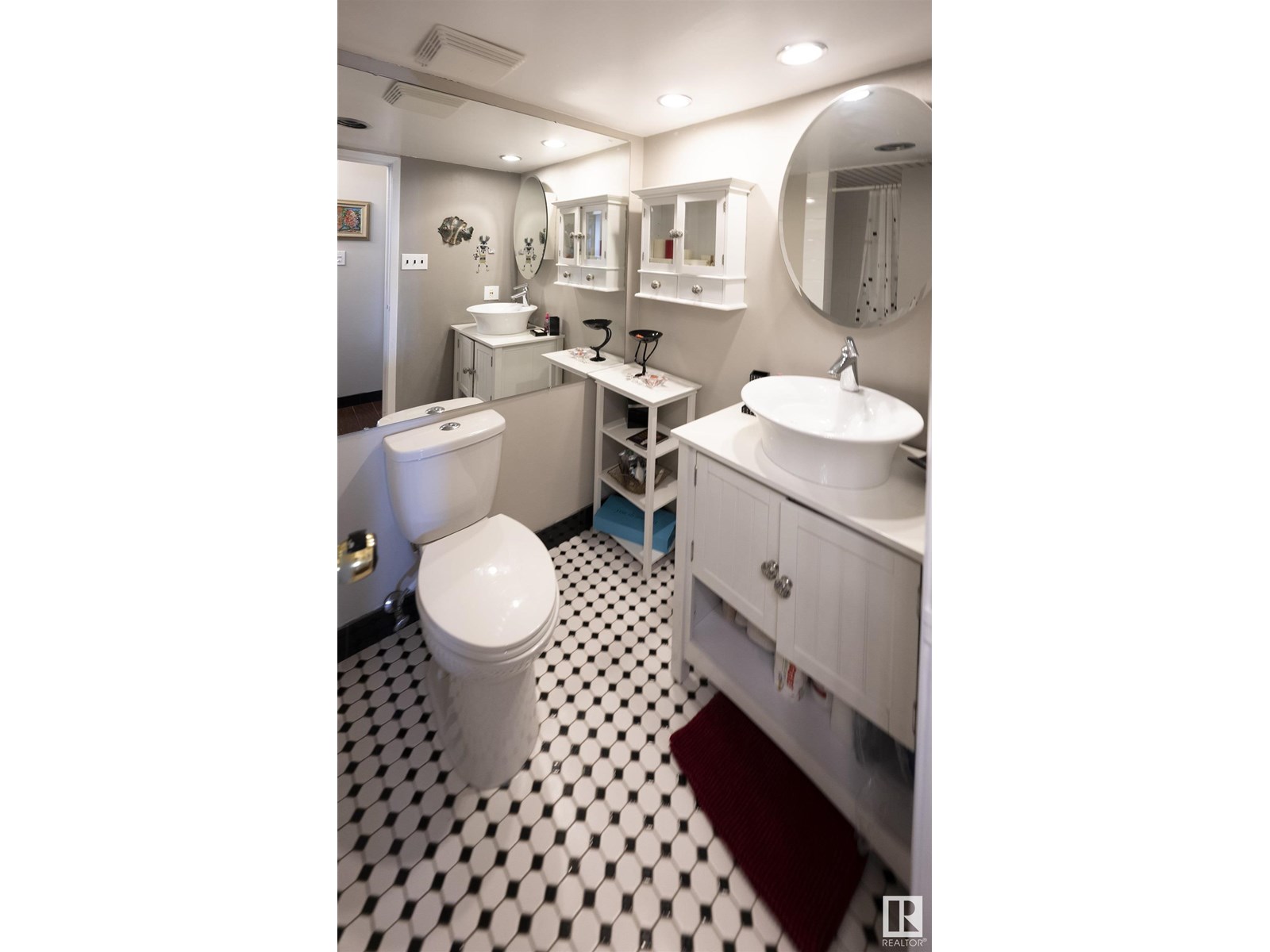 Photo 12 of 701 9809 110 St Nw, Edmonton AB
