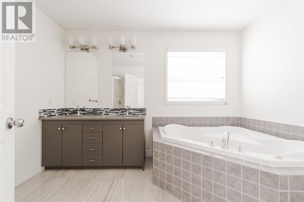 Photo 34 of 129 Lightbown Way, Fort Mcmurray AB