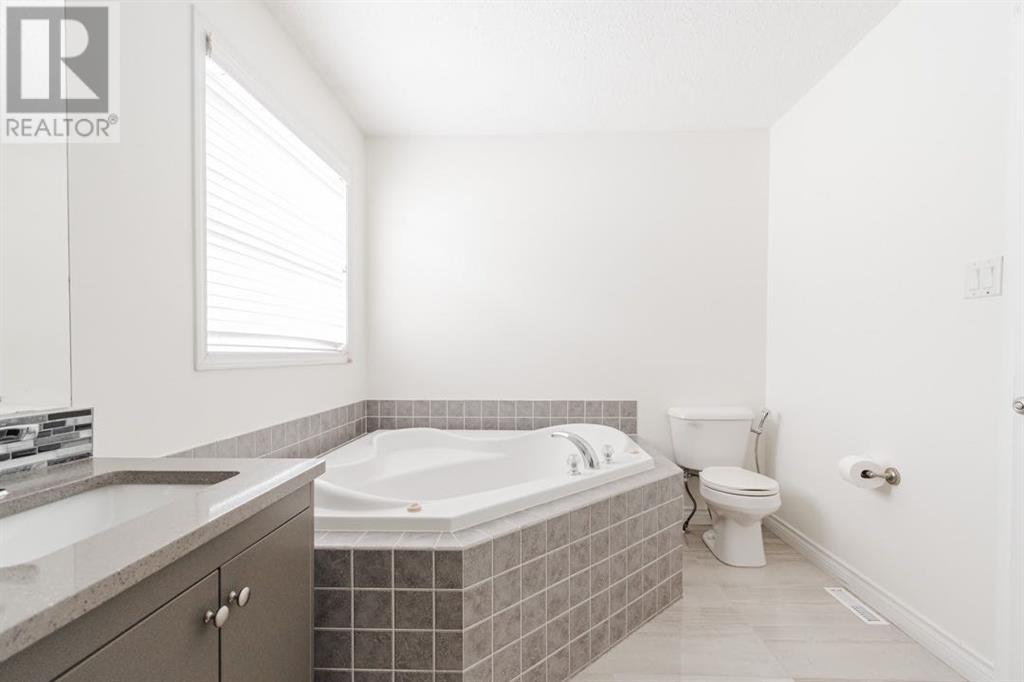 Photo 24 of 129 Lightbown Way, Fort Mcmurray AB