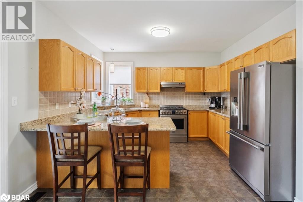 Photo 39 of 102 Herrema Boulevard, Uxbridge ON