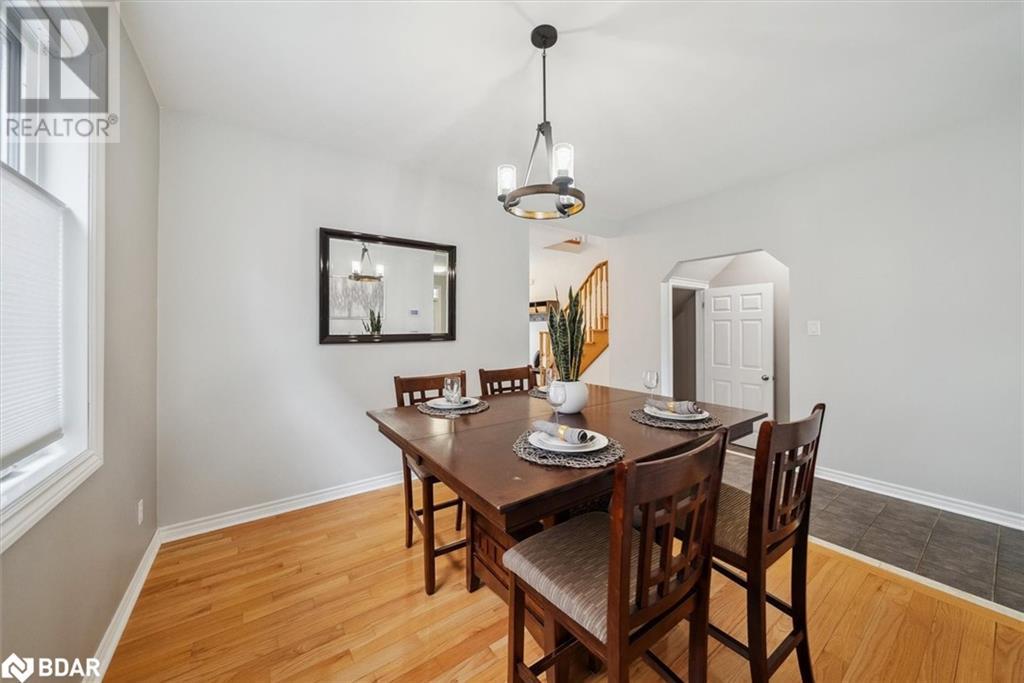 Photo 26 of 102 Herrema Boulevard, Uxbridge ON