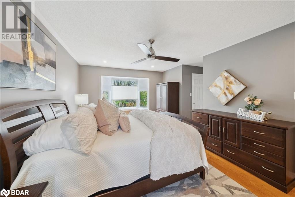 Photo 38 of 102 Herrema Boulevard, Uxbridge ON