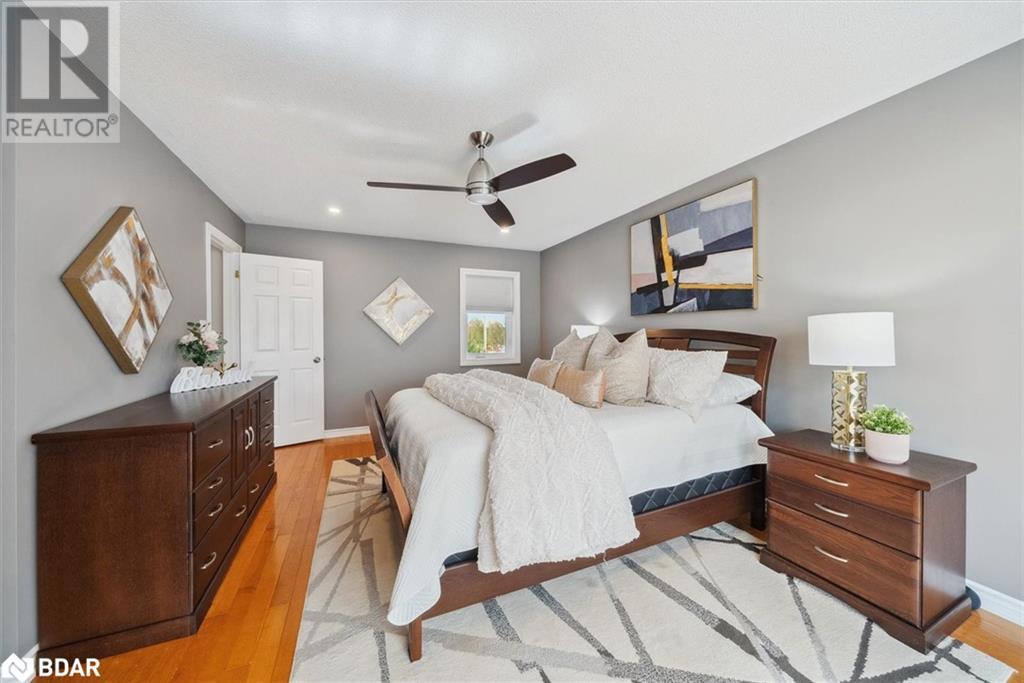 Photo 17 of 102 Herrema Boulevard, Uxbridge ON