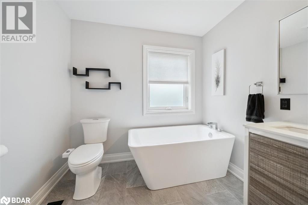 Photo 21 of 102 Herrema Boulevard, Uxbridge ON