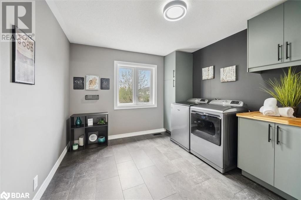 Photo 11 of 102 Herrema Boulevard, Uxbridge ON