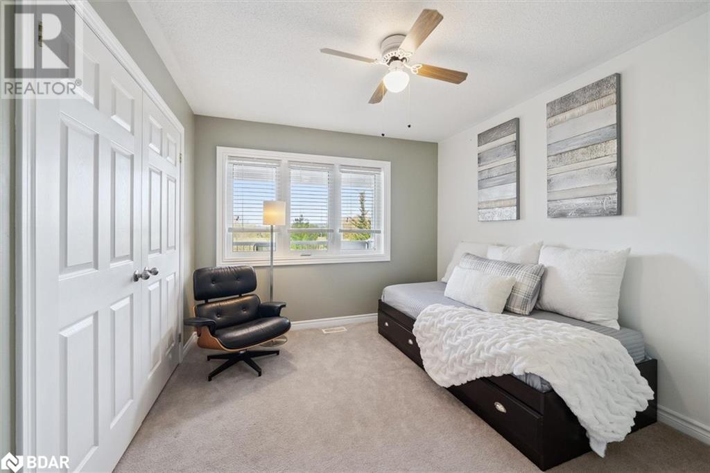 Photo 24 of 102 Herrema Boulevard, Uxbridge ON