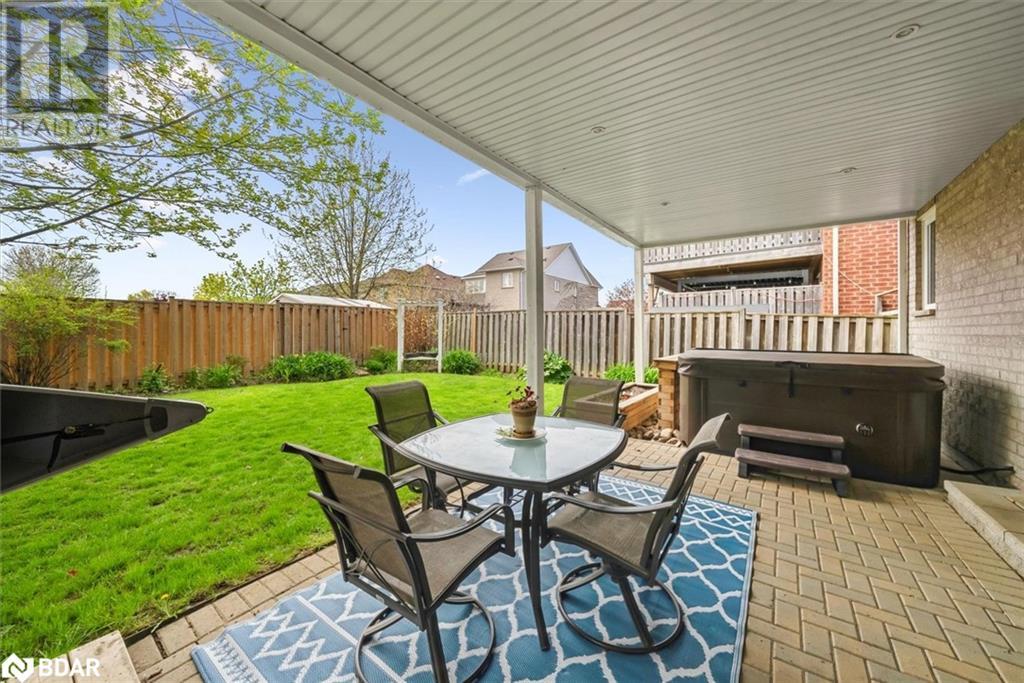 Photo 32 of 102 Herrema Boulevard, Uxbridge ON