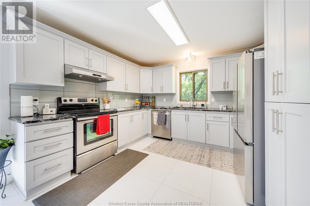 Photo 11 of 2505 St Clair Avenue, Windsor ON